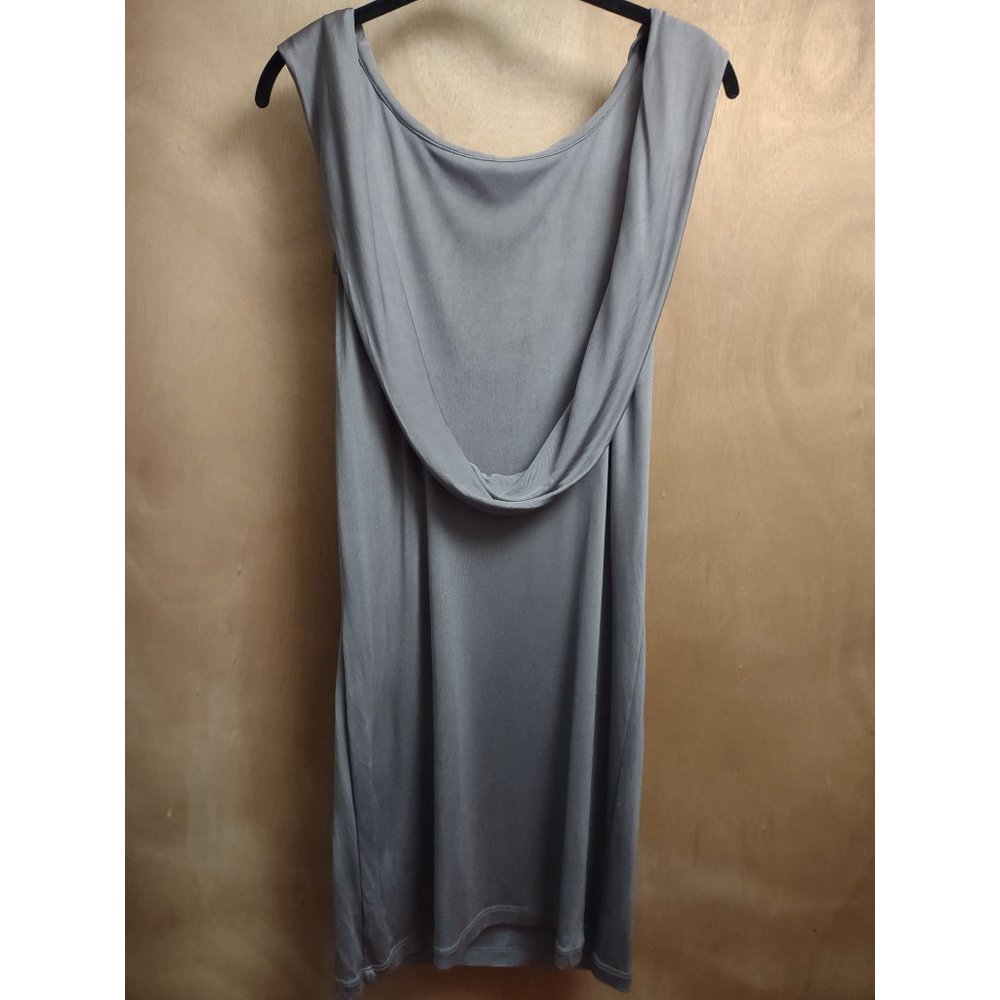 Backless Showstopper - Picture 2 of 7